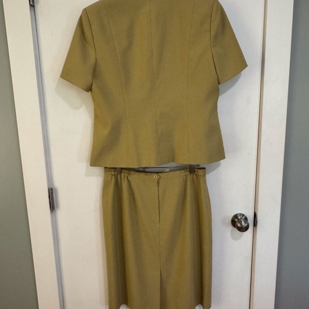 Vintage Le Suit Petite 2-Piece Skirt Suit Women’s 14P Khaki Office Career Set - Picture 8 of 9